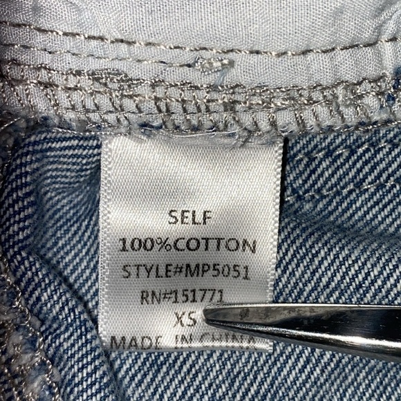 Altard state daisy embroidered fringed denim shorts size XS - Picture 6 of 7